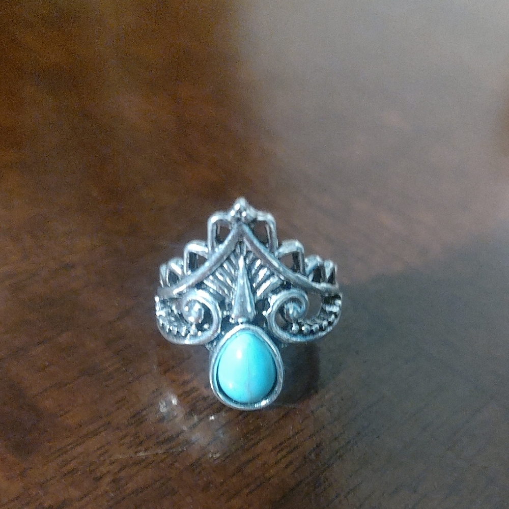 Elegant Silver and Turquoise Ring
